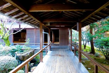 <p>The beautiful wooden corridors stretch out into the gardens</p>