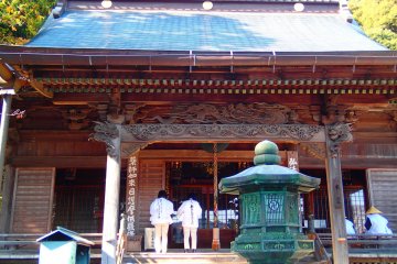<p>Ziarah di aula utama</p>
