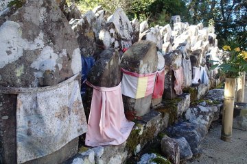 <p>Stone statues for the protection of children</p>