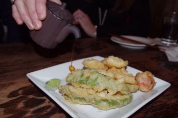 Camembert dan Avocado Tempura