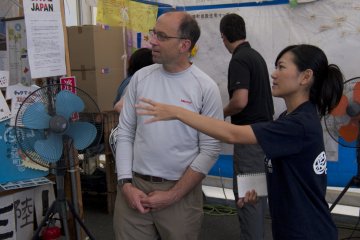 <p>Shinobu&nbsp;Mitsunaga&nbsp;talking about the volunteer center.</p>