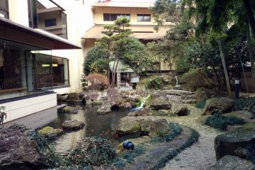 <p>The inner garden of the hotel.&nbsp;</p>