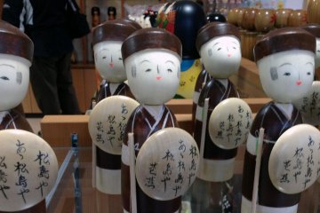 <p>These dolls are met to resemble Matsu Basho, the famous haiku poet that once came to view the beauty of Matsushima.&nbsp;</p>