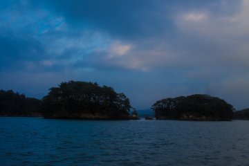 <p>Islands vary in size from small rocky formations to a few islands large enough to support residents.</p>
