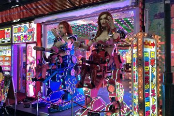 Robot Restaurant dalam Gambar
