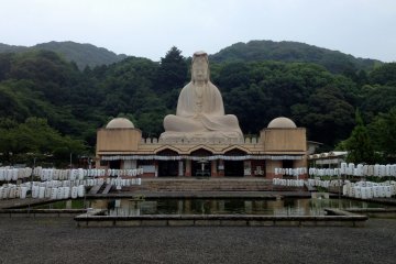 <p>Ryozen Kannon viewed from the entrance.</p>