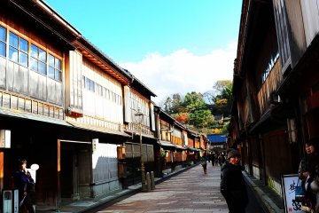 <p>Stop at the cafe when you come to those&nbsp;lovely traditional streets.</p>