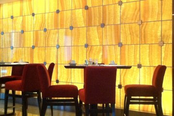 Modern Decor in the eating area