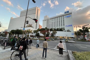 The hotel is just one building east of the Kintetsu railway station at Uenohommachi