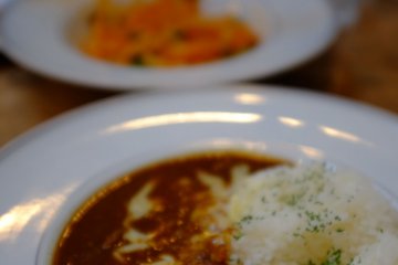 <p>Cheese curry and pasta lunch sets</p>