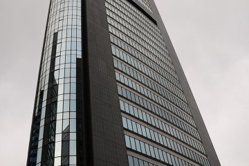 <p>The Park Hotel is on the 25th floor of the Shiodome Media Tower.</p>