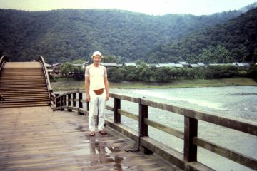 <p>Kintai Bridge is a pedestrian bridge so we can stroll, lounge or just enjoy watching the river and boats.</p>