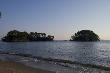 <p>View from a secluded beach accessible just past the Bentendo&nbsp;down a little side trail.</p>