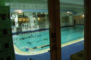 The swimming pool is also a nice touch. Heated, the water in it comes from the local hot springs!