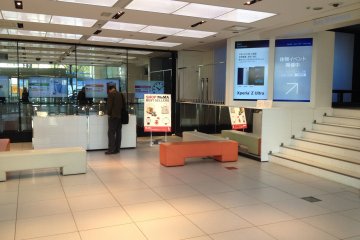 <p>If you visit the Sony Building on a weekday, there aren't many people around and you can visit at your own pace. The weekends can get crowded and some sections like the audio visual theater usually has long lines and you need to wait your turn.</p>