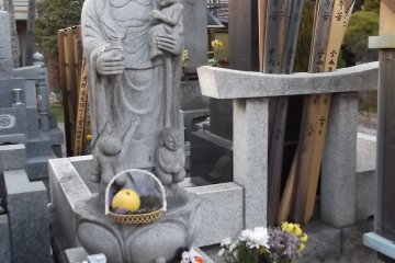 <p>Some of the Kannon&nbsp;(Goddess of mercy) statues are holding babies or children</p>