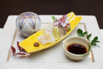 Sashimi with dipping sauce