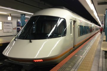 <p>Sur les lignes Keihan, Kintetsu et JR, de nombreuses gares du centre-ville d'Osaka sont &eacute;quip&eacute;es et proposent un acc&egrave;s gratuit au Wi-Fi. A l'heure actuelle, les stations de m&eacute;tro ne sont pas couvertes par le r&eacute;seau mais elles le seront peut-&ecirc;tre prochainement.</p>