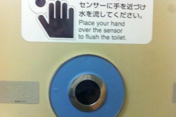 <p>Les &eacute;quipements sont adapt&eacute;s aux personnes handicap&eacute;es et les informations sont &eacute;galement en braille</p>