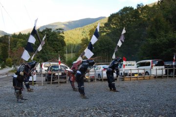 <p>Rifle Brigade Members bow with Mount Goyō in the distance.</p>