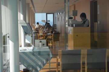 Also don’t miss dropping in at the museum restaurant and shop! The name of both is ‘Orange Bleue’. When I sat at my table in the restaurant, I was astonished to see such a breathtaking view of the ocean. The menu is also superior to that of most ordinary 