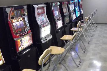 <p>Some of the shipside entertainment</p>