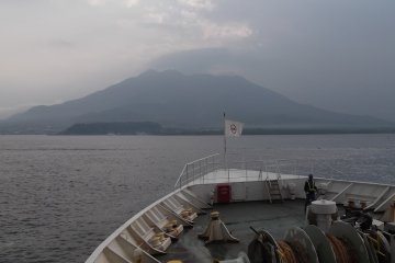 <p>The view of Sakurajima as we headed out of port</p>