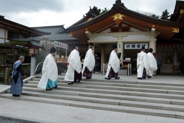 Setsubun at Gokoku-jinja