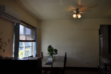 Tempat makan sederhana yang dulunya rumah militer