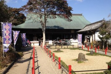 Stone garden and Bonsho Prayer Hall, Noma Daibou.