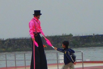 <p>The "trickman". He entertains the visitors and passengers with his tricks while the boat is being prepared for boarding.</p>