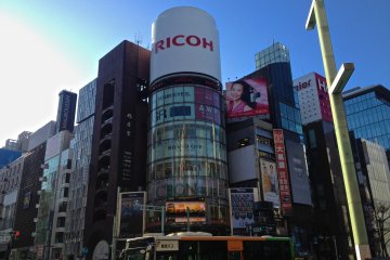 <p>The Ricoh Photo Gallery building in the morning. Since&nbsp;the earthquake of March 11&nbsp;the gallery is closed quite early at 16:00 in the evening, for power saving reasons.&nbsp;</p>
