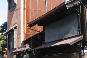 Space Oguraya approached from the direction of Nippori Station