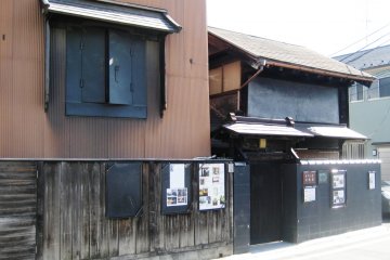 The entrance looks interesting but maybe not that inviting