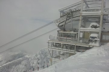 <p>The ropeway arrives at the top station.</p>