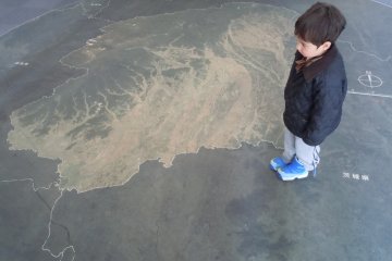 <p>A&nbsp;satellite image of the prefecture decorates&nbsp;the floor to the left of the main entrance</p>