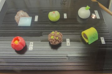 Jonama-gashi is a small artistic sweet, designed to resemble seasonal flowers, vegetables and nature. It is quite fresh and can’t be kept long.