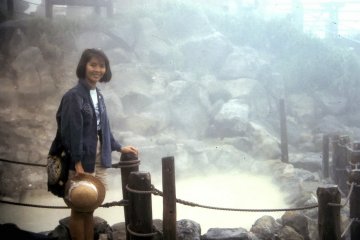 <p>The Owaku-dani Valley with its boiling and popping sulfur hot springs</p>