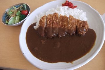 <p>Lunchtime curry in Shofu-ken restaurant</p>
