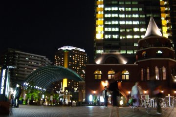 Ebisu Garden Place can be accessed via&nbsp;the Ebisu Skywalk, and it is just a 5-minute walk from&nbsp;JR Ebisu&nbsp;station. Night-time illumination is particularly beautiful.