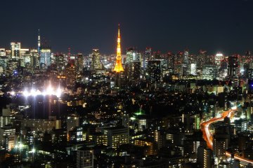 Beautiful traffic lights including the&nbsp;view of Tokyo Skytree and Tokyo Tower, an ideal place for a dinner with customers, family of friends.