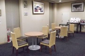 <p>Lobi hotel.</p>
