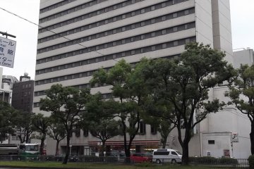 <p>Gambar dari luar hotel, pada hari suram saat saya datang.</p>
