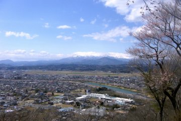 <p>A wider angle shot of Ou Mountains and Ogawara town.</p>
