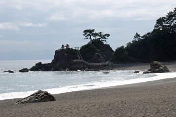 Katsurahama Beach